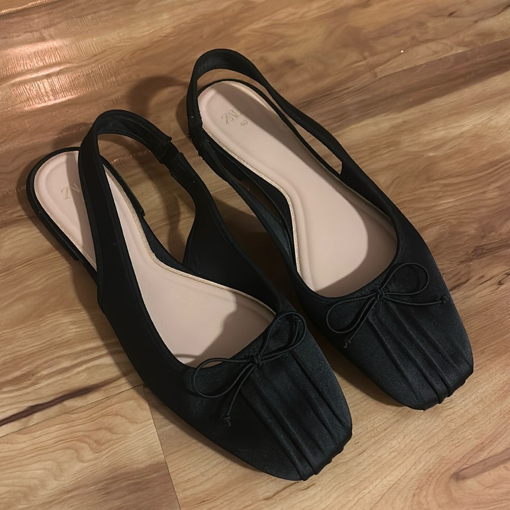 Stylish black Zara slingback flats with a bow detail.